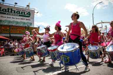 bn-mermaid-parade-2019-06-28-bk03_z