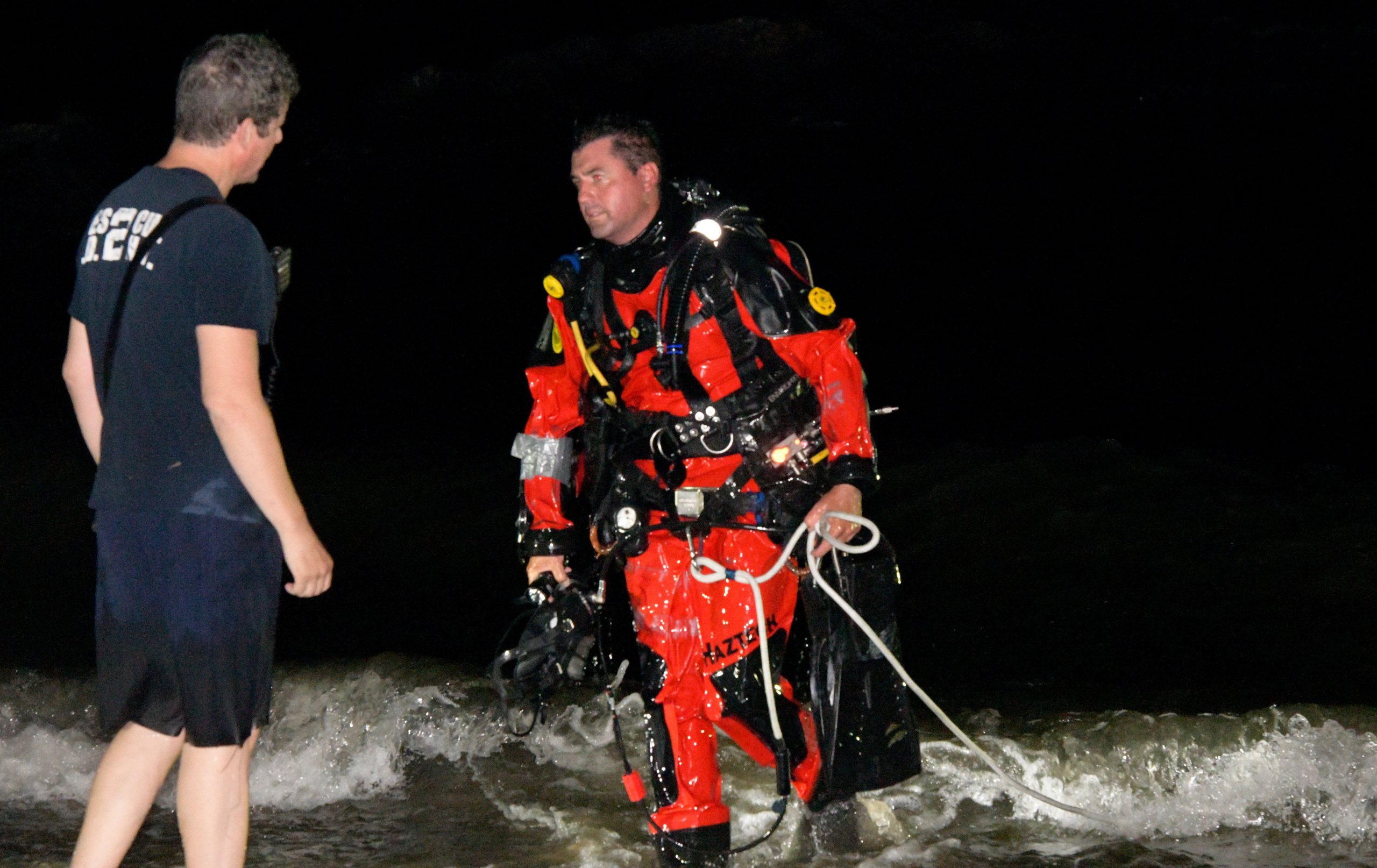 Rescue divers search Brighton Beach waves for missing swimmer 2