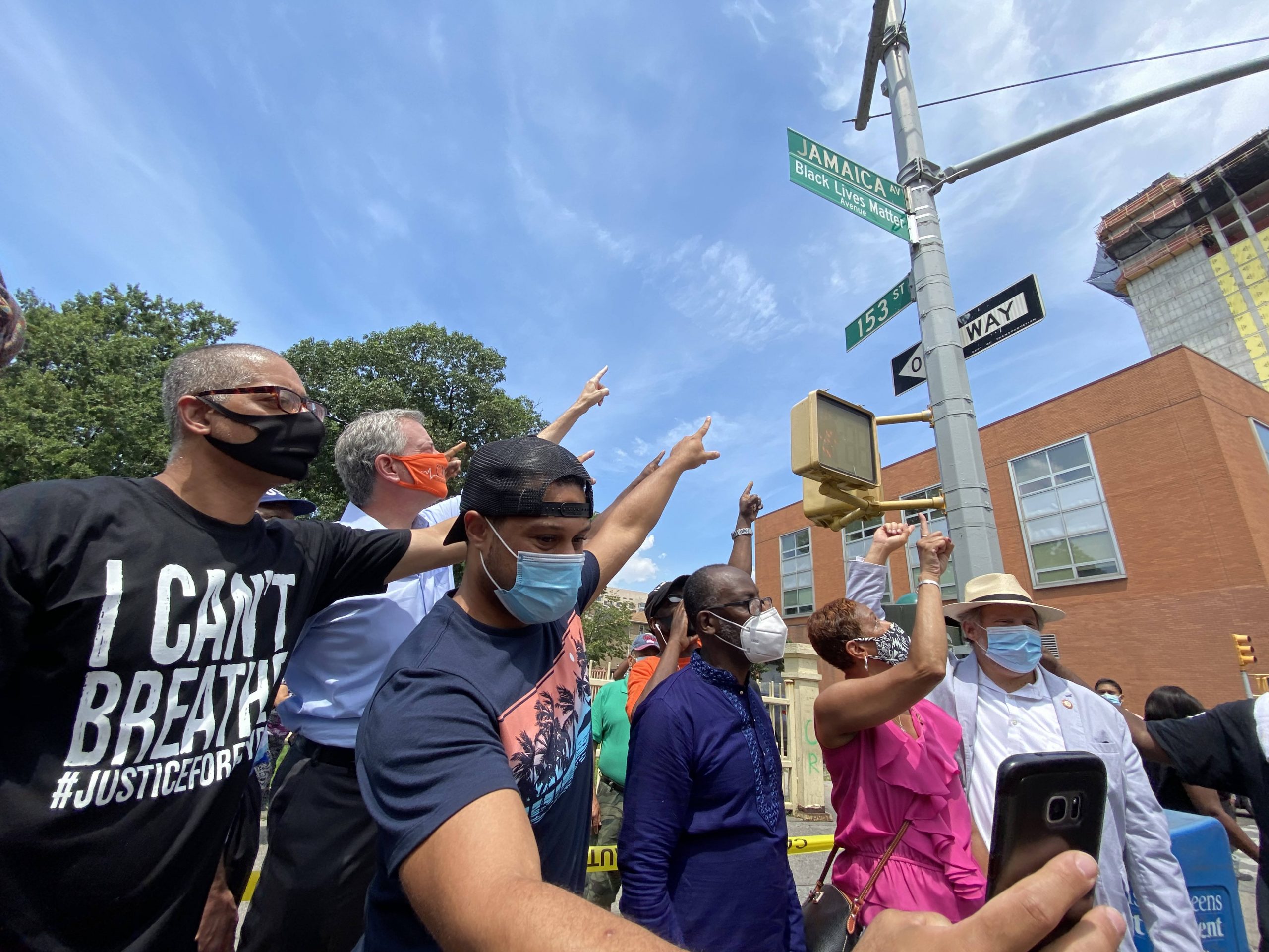 Mayor helps paint BLM mural in front of Queens family courthouse 3