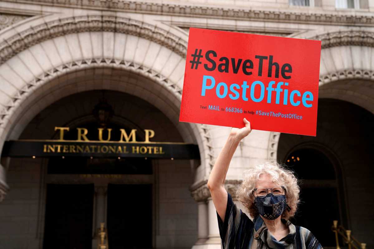 Rally in support of USPS in Washington