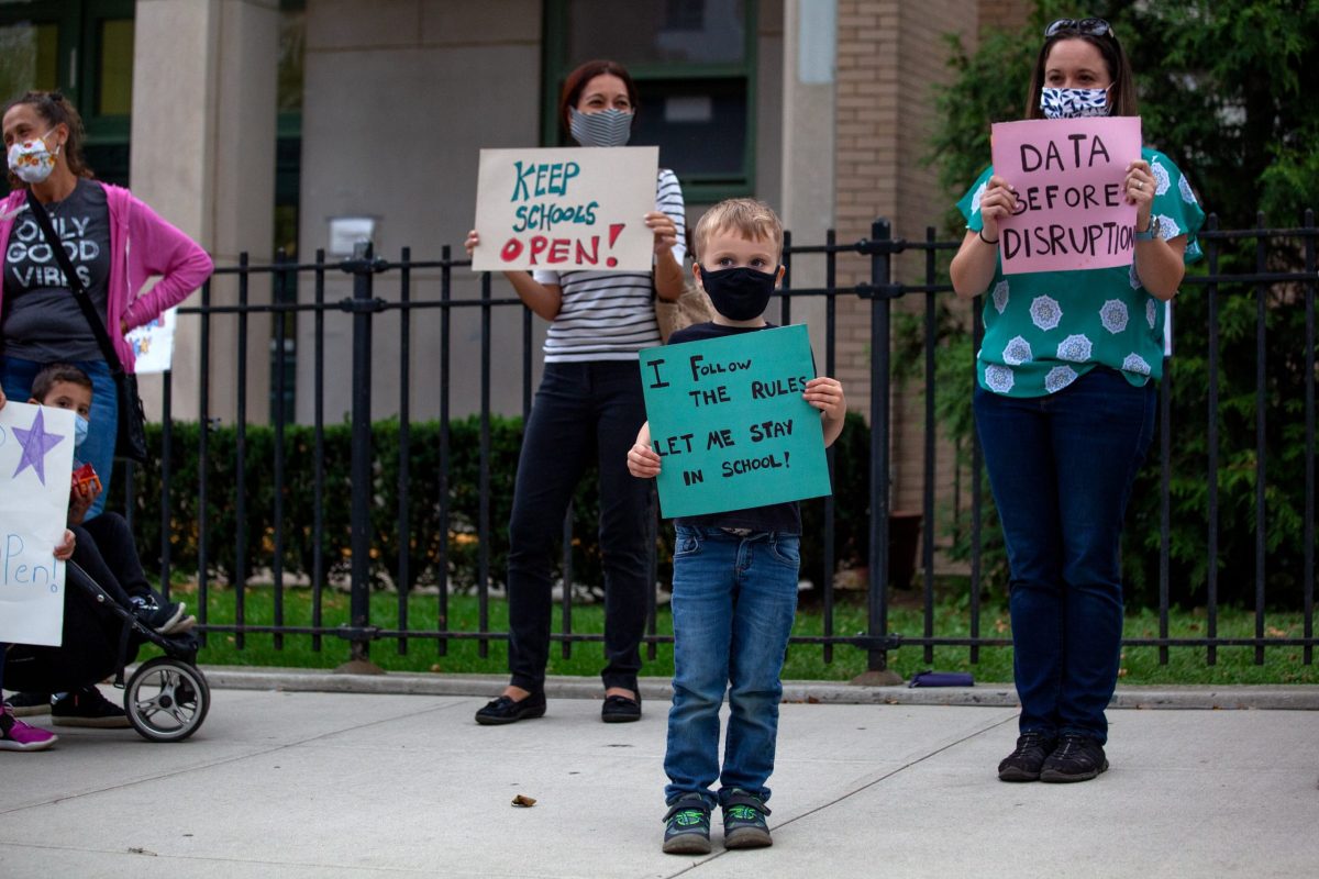 100720_forest_hills_school_protest_1.0-min
