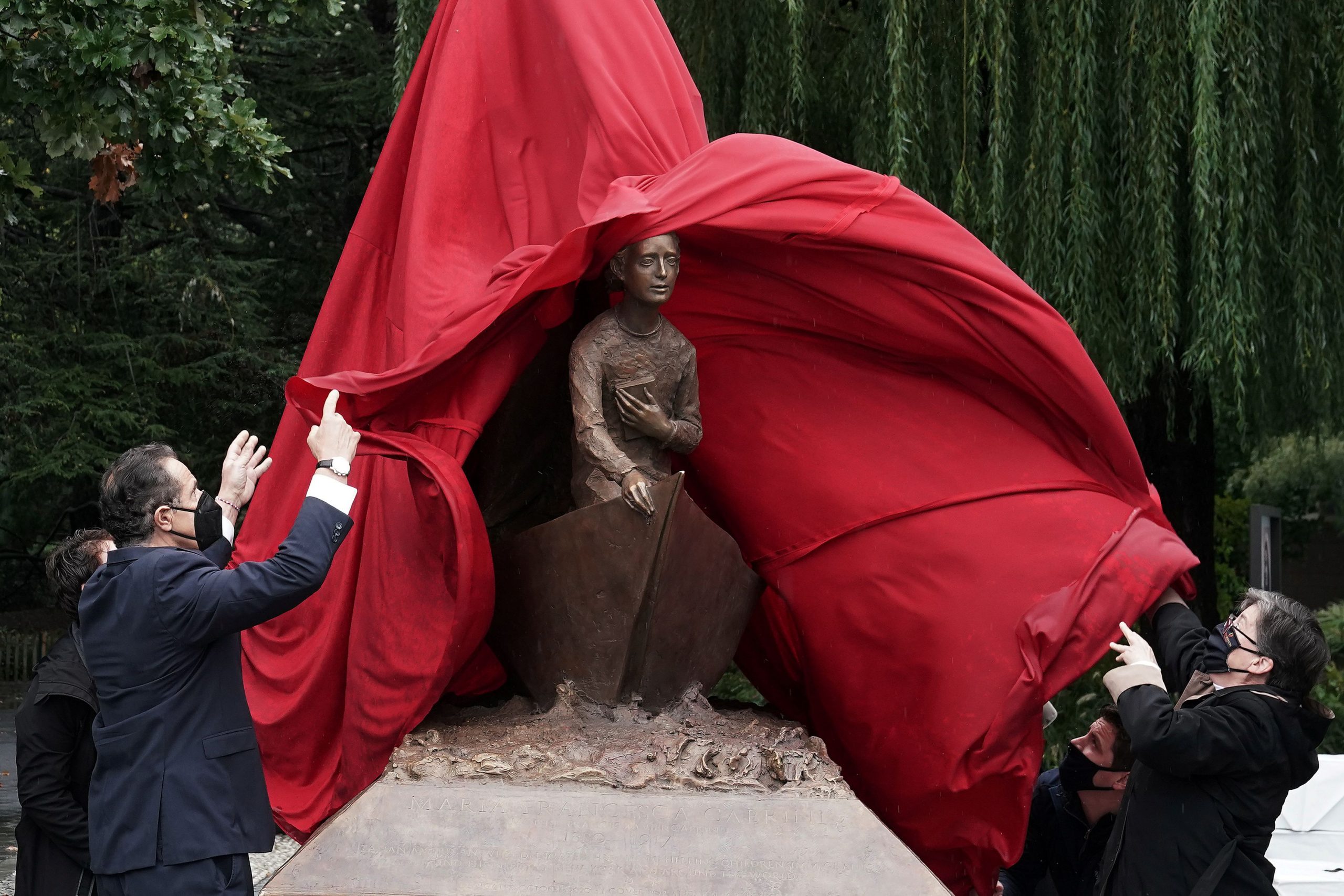 Mother Cabrini statue unveiled in Battery Park City after a year-long snub 3