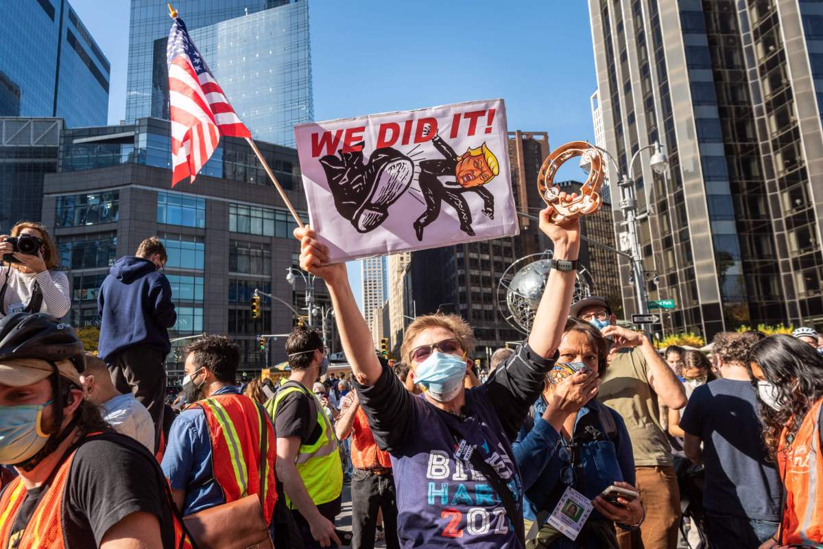 NY: Thousands of New Yorkers file into streets to celebrate new President-Elect Joe Biden