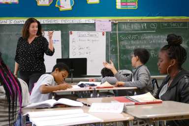 03 – Teaching Artist Erin McCready leads writing session with 6th grade – Fall 2019