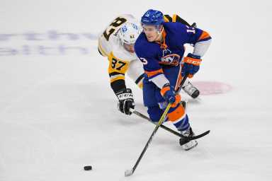 Barzal Islanders Crosby