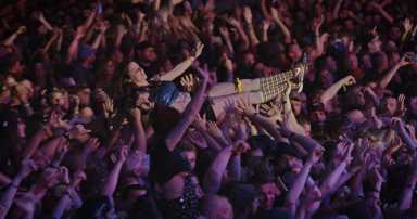 Awebcrowdsurfer