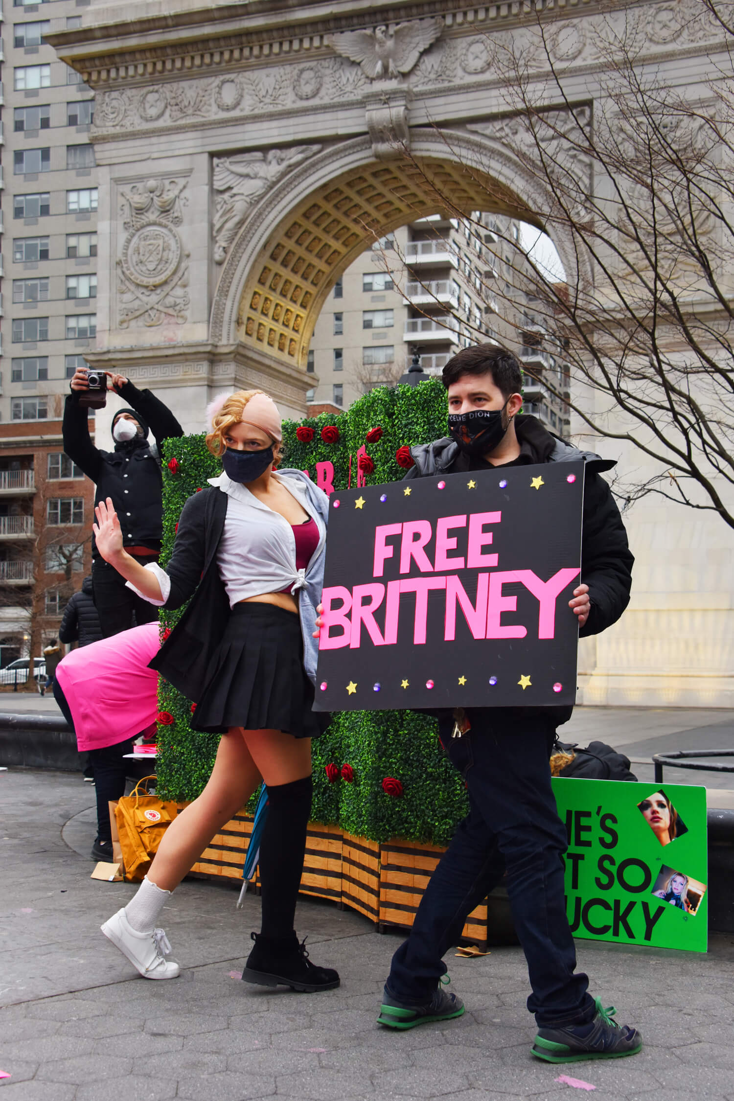 New Yorkers flock to Washington Square Park in support of 'Free Britney' movement 7