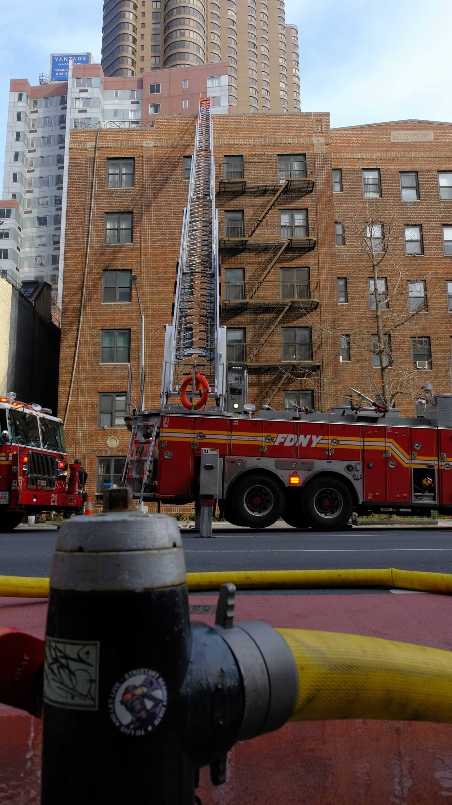 PHOTOS: Massive FDNY response after four-alarm blaze engulfs Manhattan apartment building 7