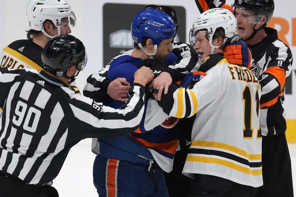 NHL: Boston Bruins at New York Islanders