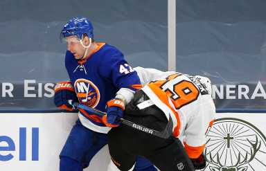 Leo Komarov Islanders