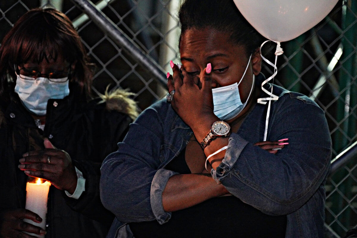 Tears shed in Queens at vigil for twin babies allegedly murdered by mother 2