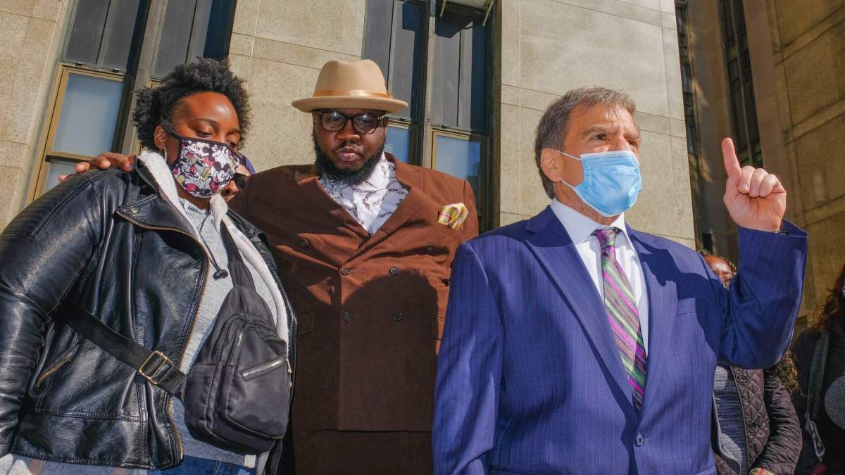 Elayna Mason (left), Reverend Kevin McCall and attorney Ben Pinczewski (right) on April 29 in front of the Manhattan District Attorney’s office.