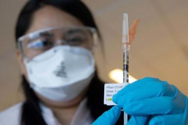 2021-02-25T173437Z_900350481_RC2TZL9UZ438_RTRMADP_3_HEALTH-CORONAVIRUS-USA-NEW-YORK-1-768×512