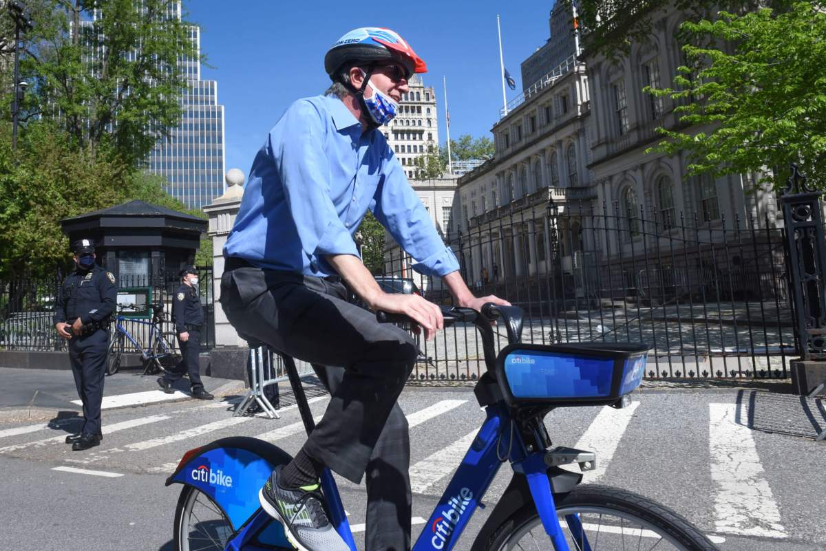 Mayor de Blasio will ride a Citi Bike from Gracie Mansion to City Hall.