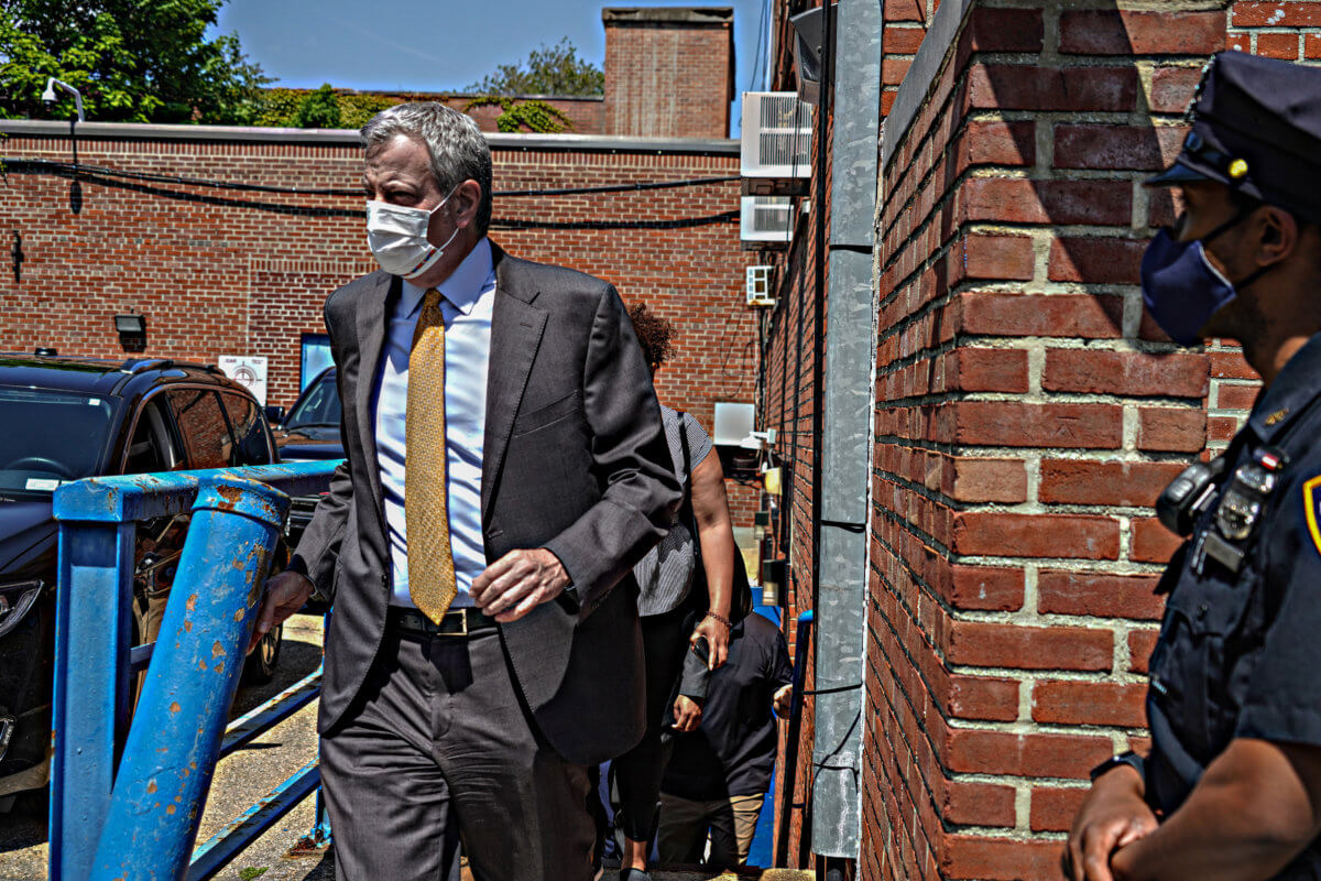 'It is unacceptable': Mayor vows city will avenge anti-Semitic hate crimes in Brooklyn 8