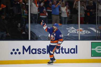 Islanders Cal Clutterbuck