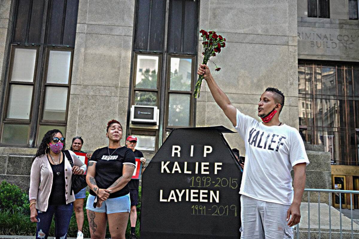 Families hold tearful memorial service in Lower Manhattan for those who died in solitary confinement 13