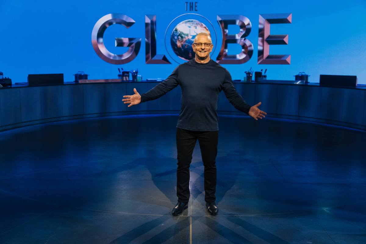 Host Robert Irvine portrait, as seen on The Globe, Season 1.