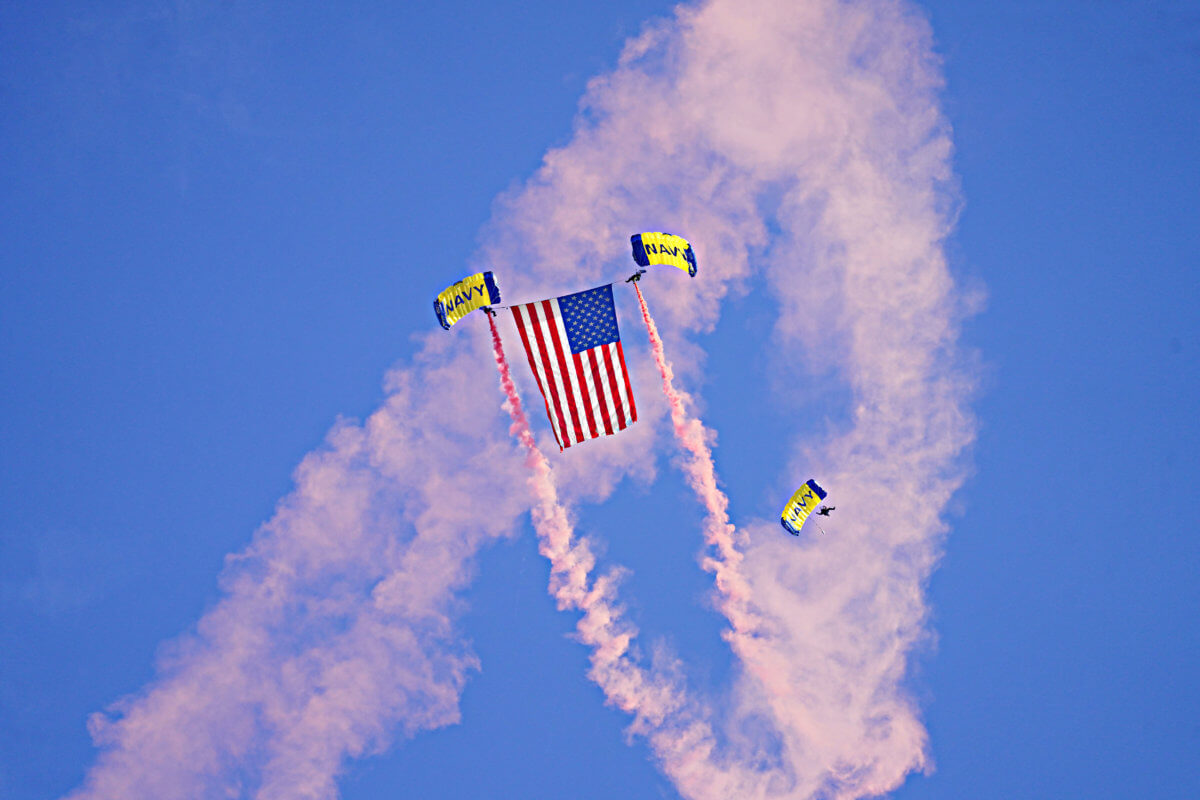The Navy 'Leap Frogs' into Central Park during spectacular demonstration 9