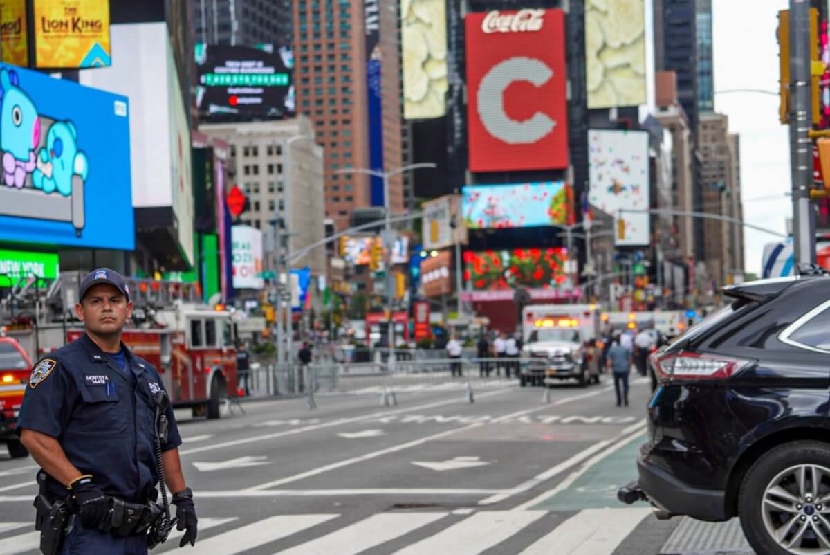 Bomb scare in Times Square disrupts area, no trouble found 3