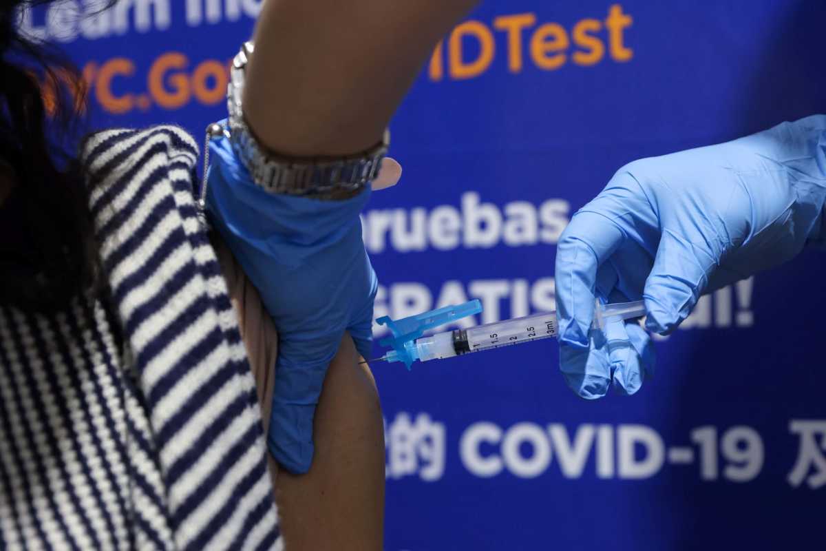 The first members of the Hassebroek family are vaccinated in New York