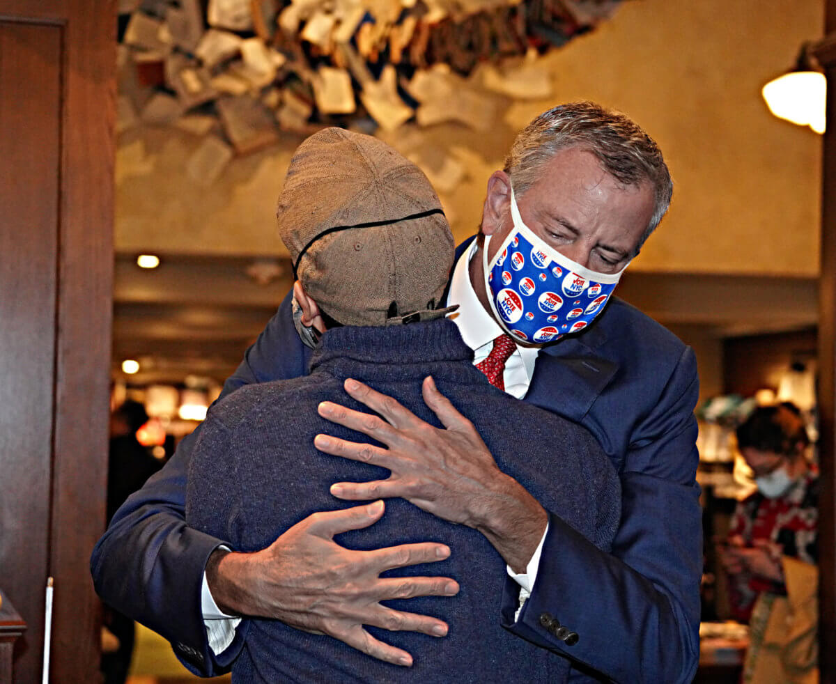 Right hand man: De Blasio lauds Lin-Manuel Miranda for helping Broadway stay alive 7