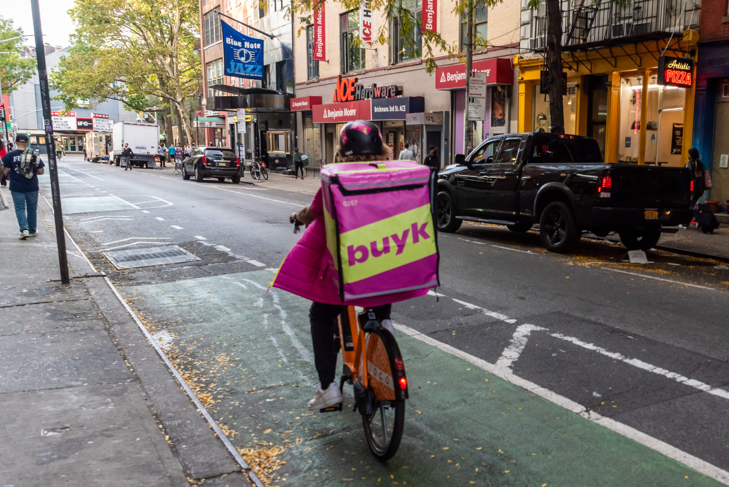 THE RACE TO DELIVER: How new grocery delivery apps are impacting New York's real estate market 5