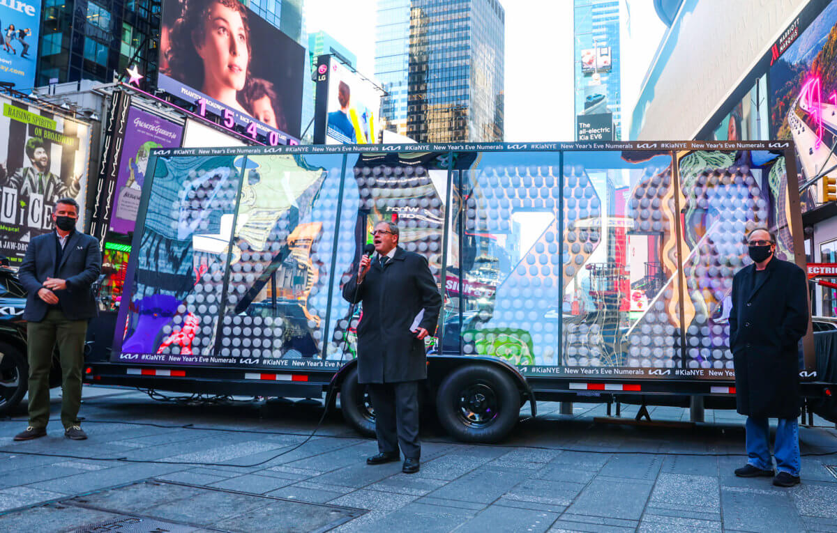 Counting down to the New Year: 2022 numerals arrive in Times Square 5