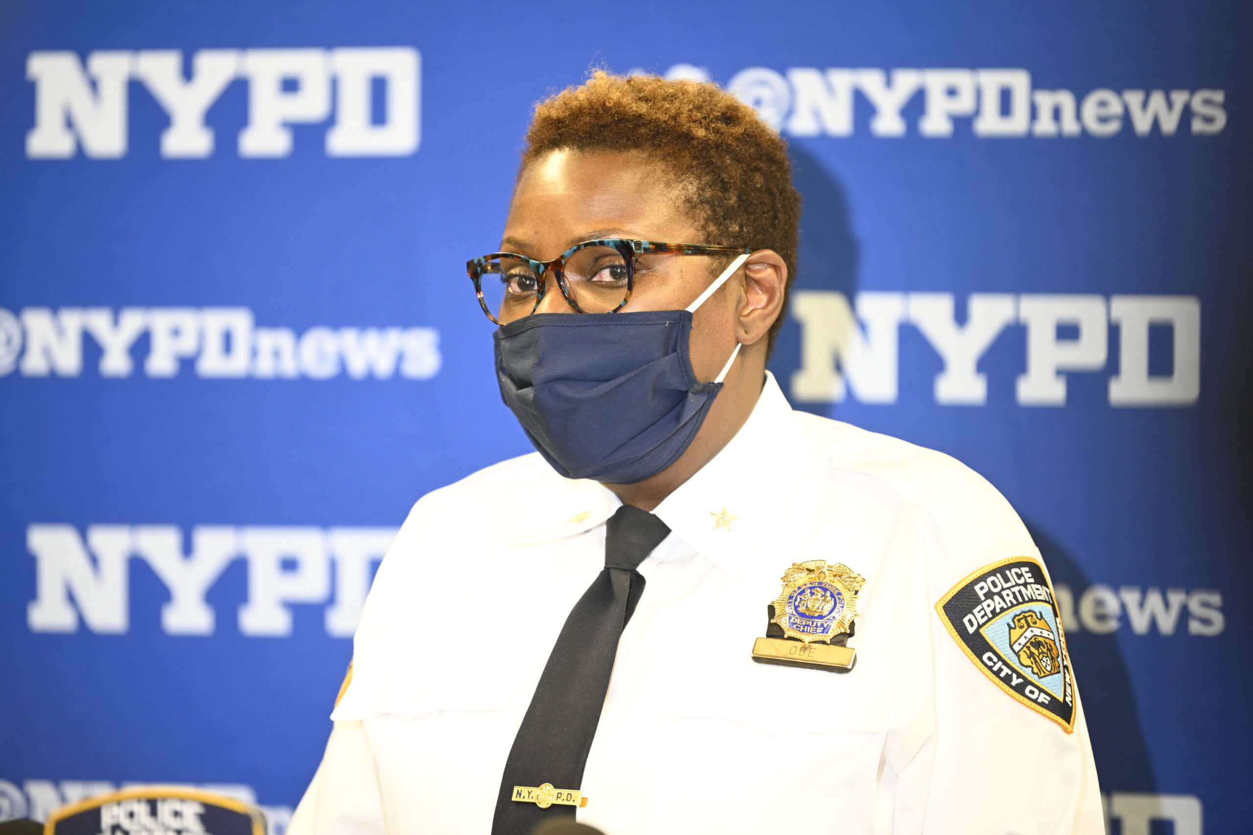 Queens shooting outside restaurant leaves off-duty School Safety Agent dead, two others injured: NYPD 5