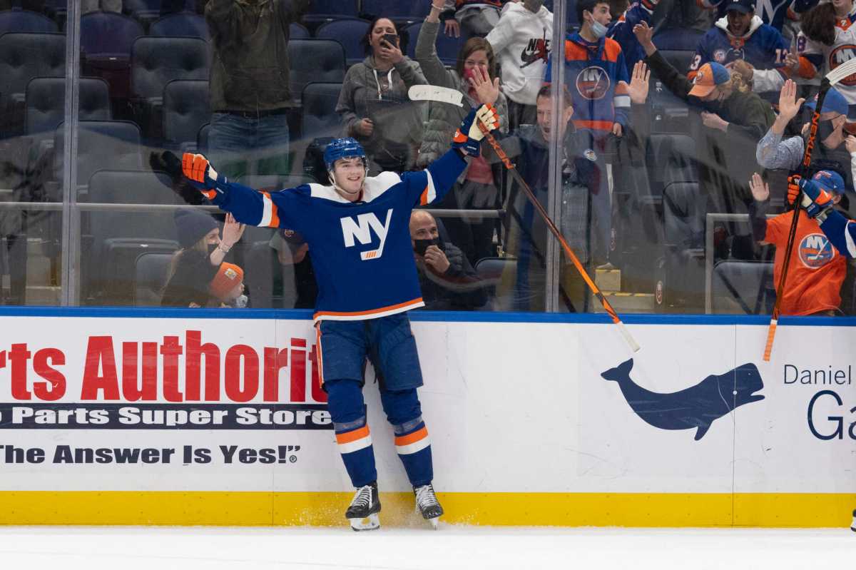 Noah Dobson Islanders