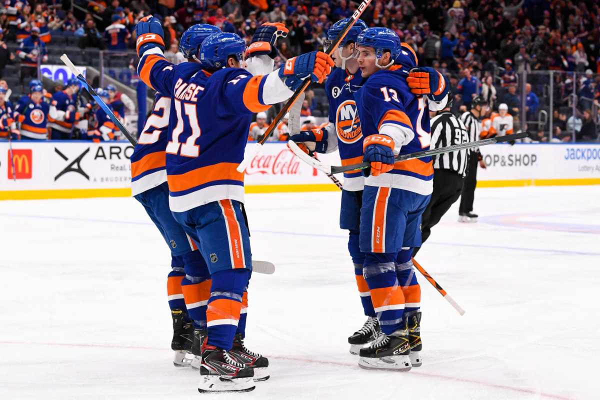 Islanders Zach Parise Barzal Flyers