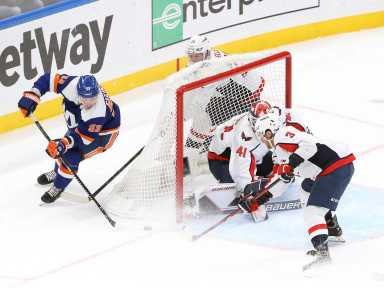 Islanders Casey Cizikas