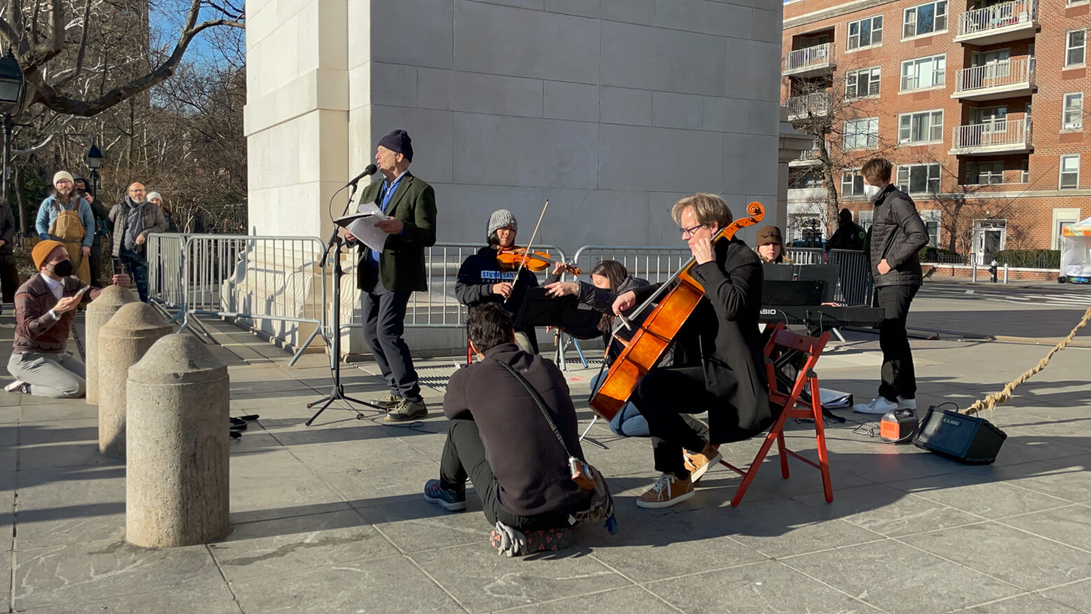 Bill Murray and friends wow Villagers with a pop-up performance 13