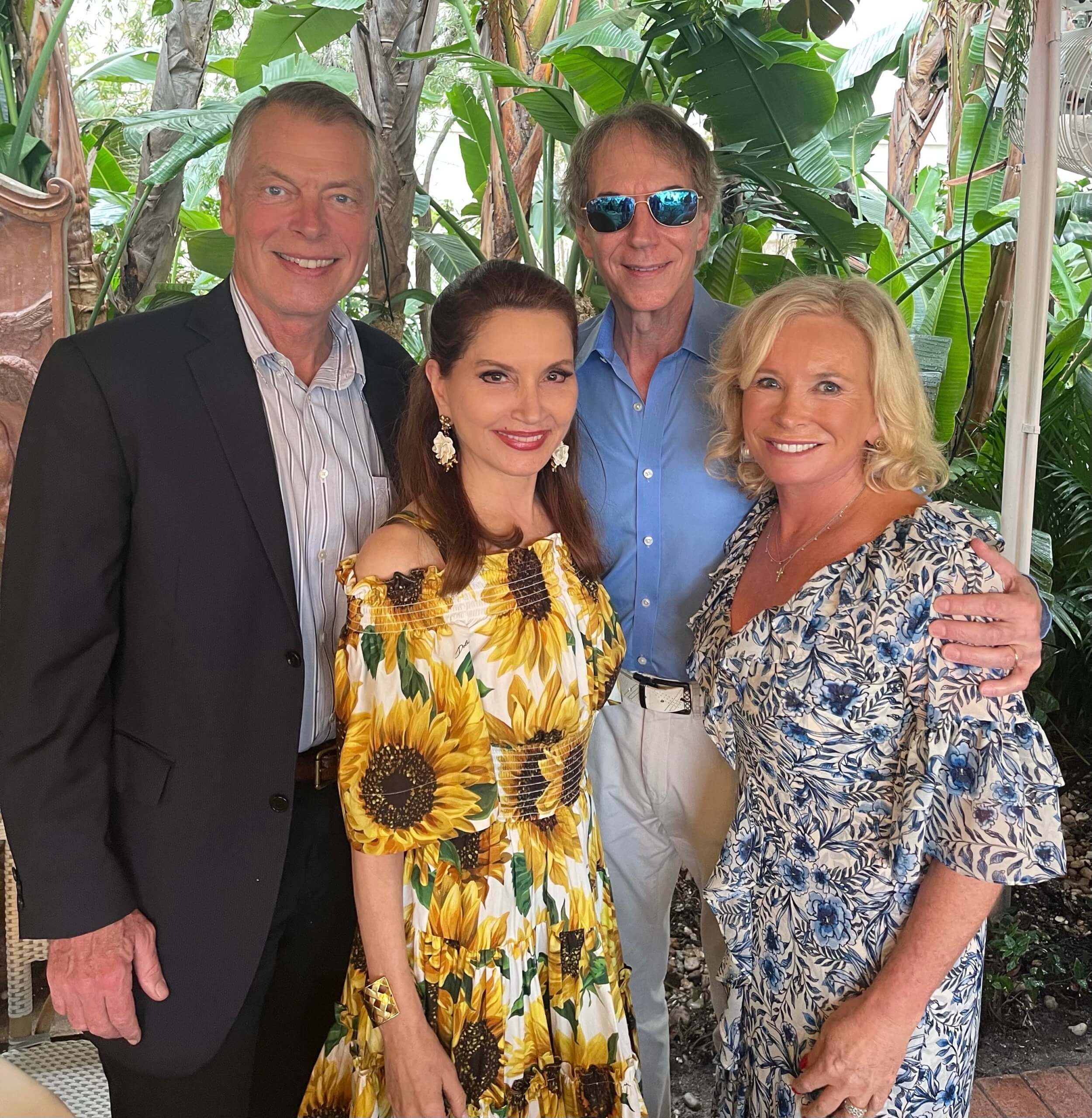 Big Apple Buzz | Sarah Palin maskless in Manhattan, Rhianna expecting, domestic divas duel, and more 5