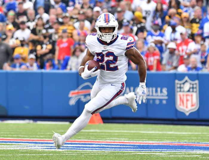 The Giants have signed running back Matt Breida.