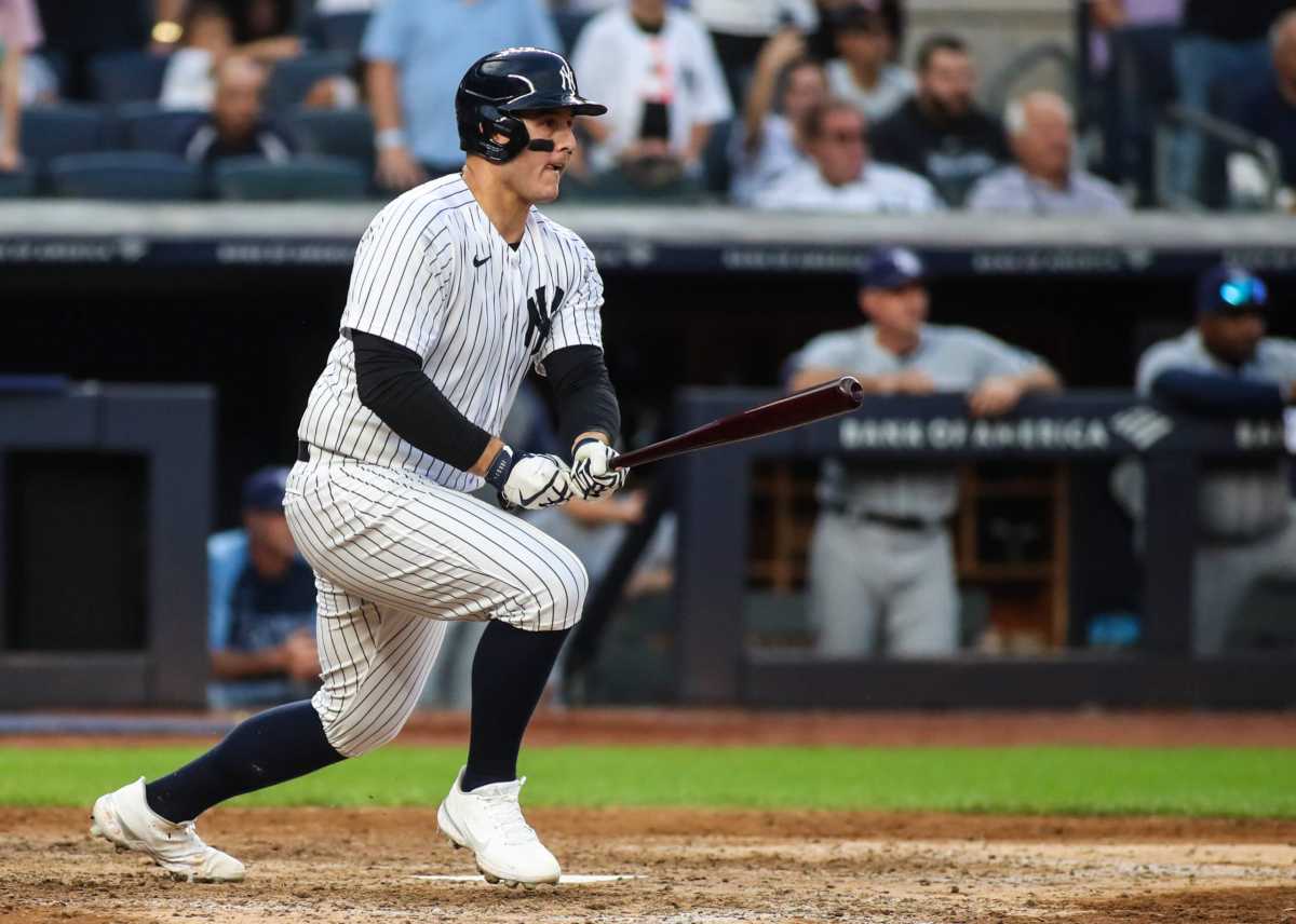 Yankees free agent first baseman Anthony Rizzo swings at Yankee Stadium.