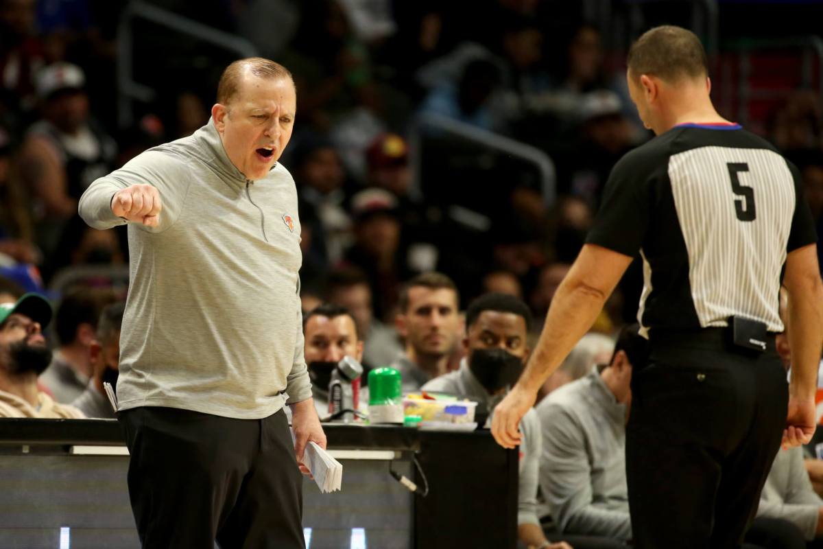 Knicks coach Tom Thibodeau argues with a referee over a call.