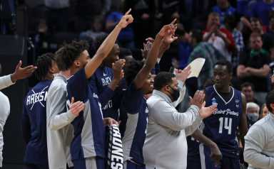 2022-03-18T020530Z_1199470438_MT1USATODAY17918276_RTRMADP_3_NCAA-BASKETBALL-NCAA-TOURNAMENT-FIRST-ROUND-SAINT-PETERS-VS-KENTUCKY-1200×745-1