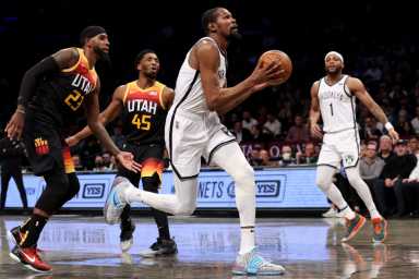 2022-03-22T003819Z_1692433164_MT1USATODAY17944929_RTRMADP_3_NBA-UTAH-JAZZ-AT-BROOKLYN-NETS-1200×800-1