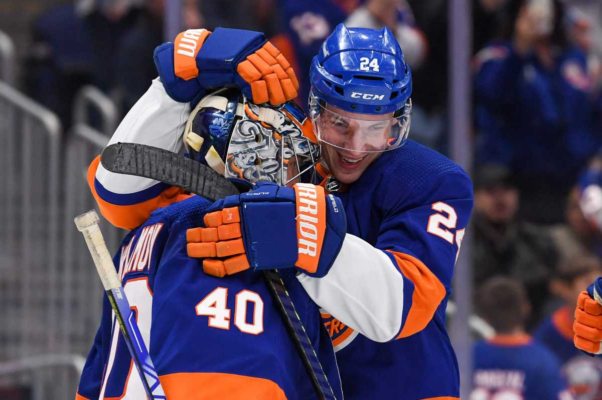 Islanders Scott Mayfield Semyon Varlamov