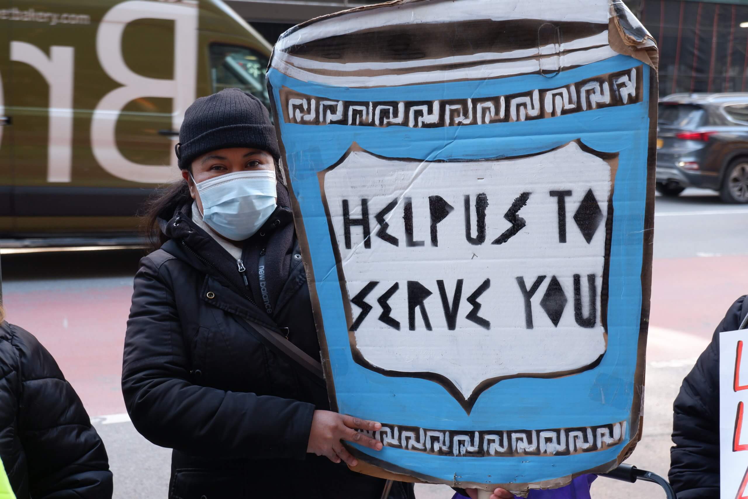Street vendors stage 'sleepout' at Hochul's Midtown office to lift cap on licenses 3