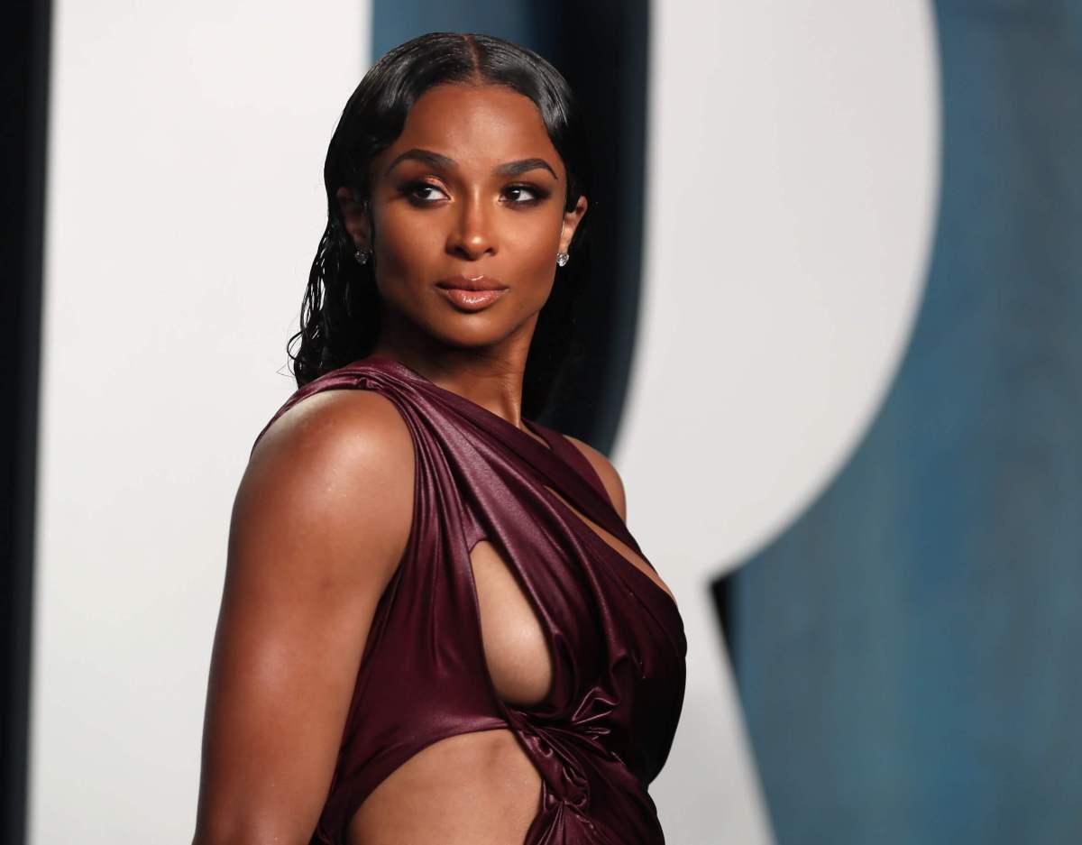 Ciara arrives at the Vanity Fair Oscar party