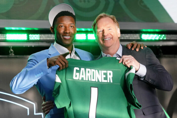 Jets, Giants welcome new crop of draft picks 4 Cincinnati cornerback Ahmad 'Sauce' Gardner with NFL commissioner Roger Goodell after being selected by the Jets.