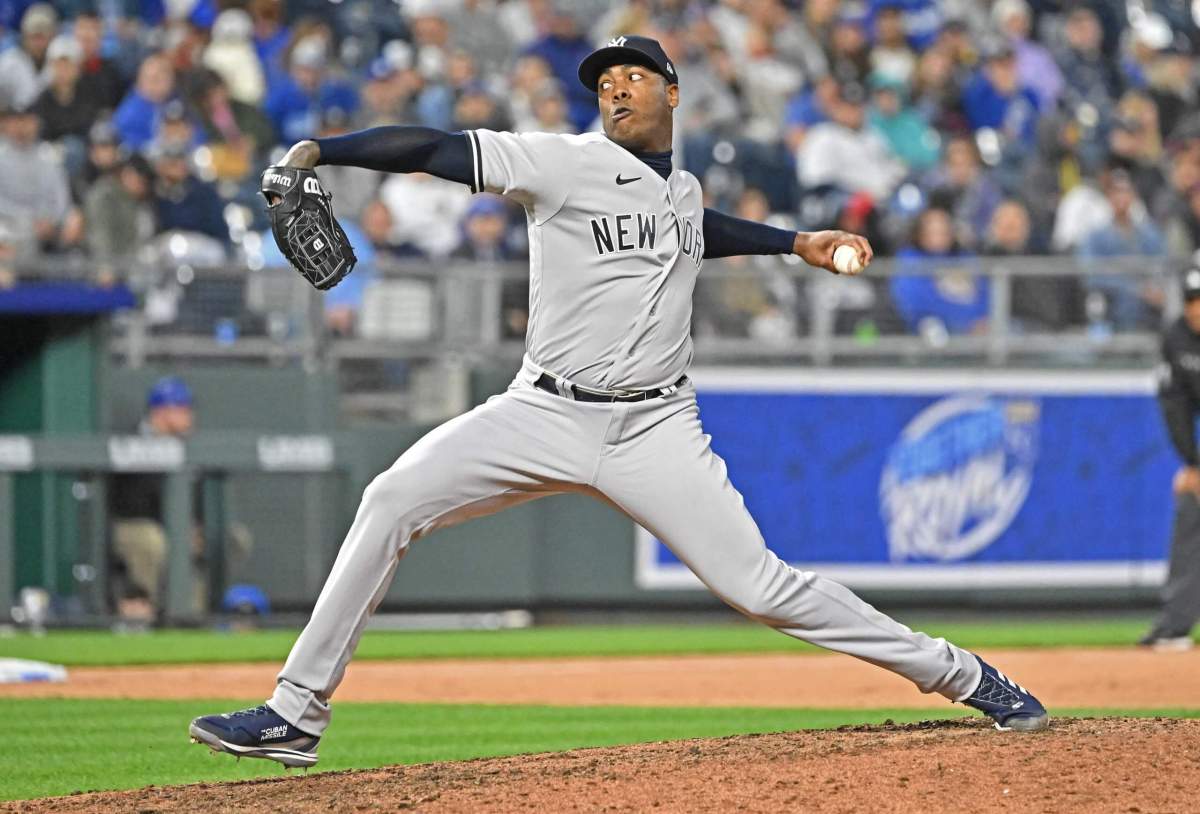 Yankees relief pitcher Aroldis Chapman delivers a pitch.