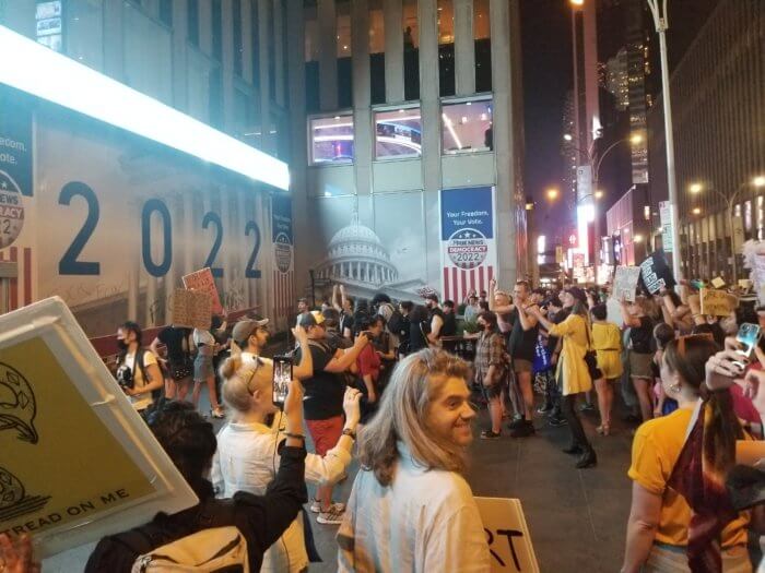 Roe v. Wade reversal rage: Estimated 17,000 New Yorkers take fury to streets of Lower Manhattan over SCOTUS decision 37