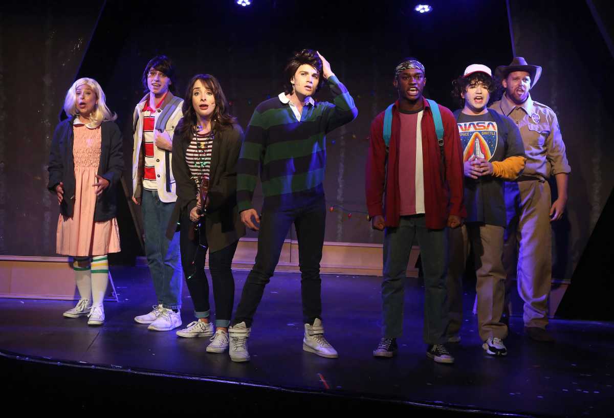 Stranger Sings!- Photo Credit : Bruce Glikas 2021