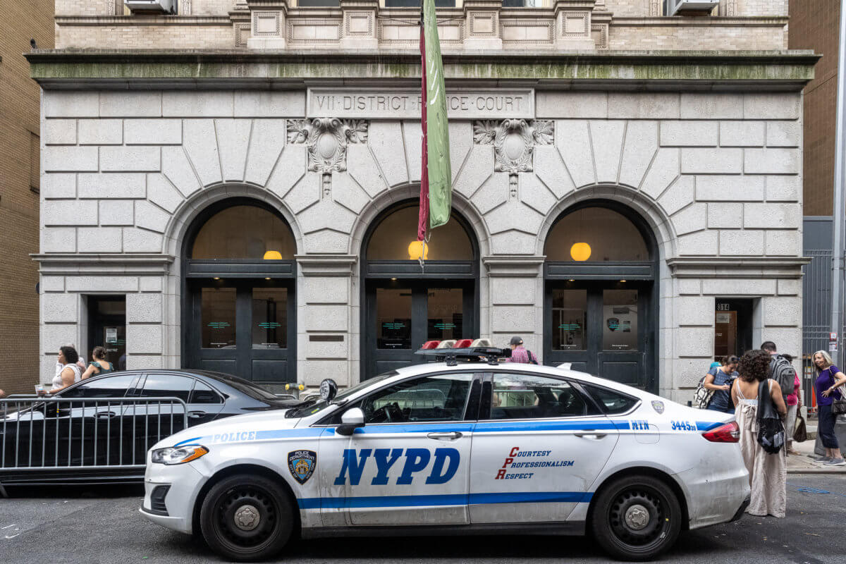 'Sorry, we're closed': Manhattan elected officials demand reopening of Midtown Community Court 4