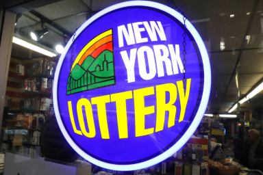 2018-10-19T171634Z_2134473627_RC19E9BBB100_RTRMADP_3_USA-LOTTERY-2-1200×800-1