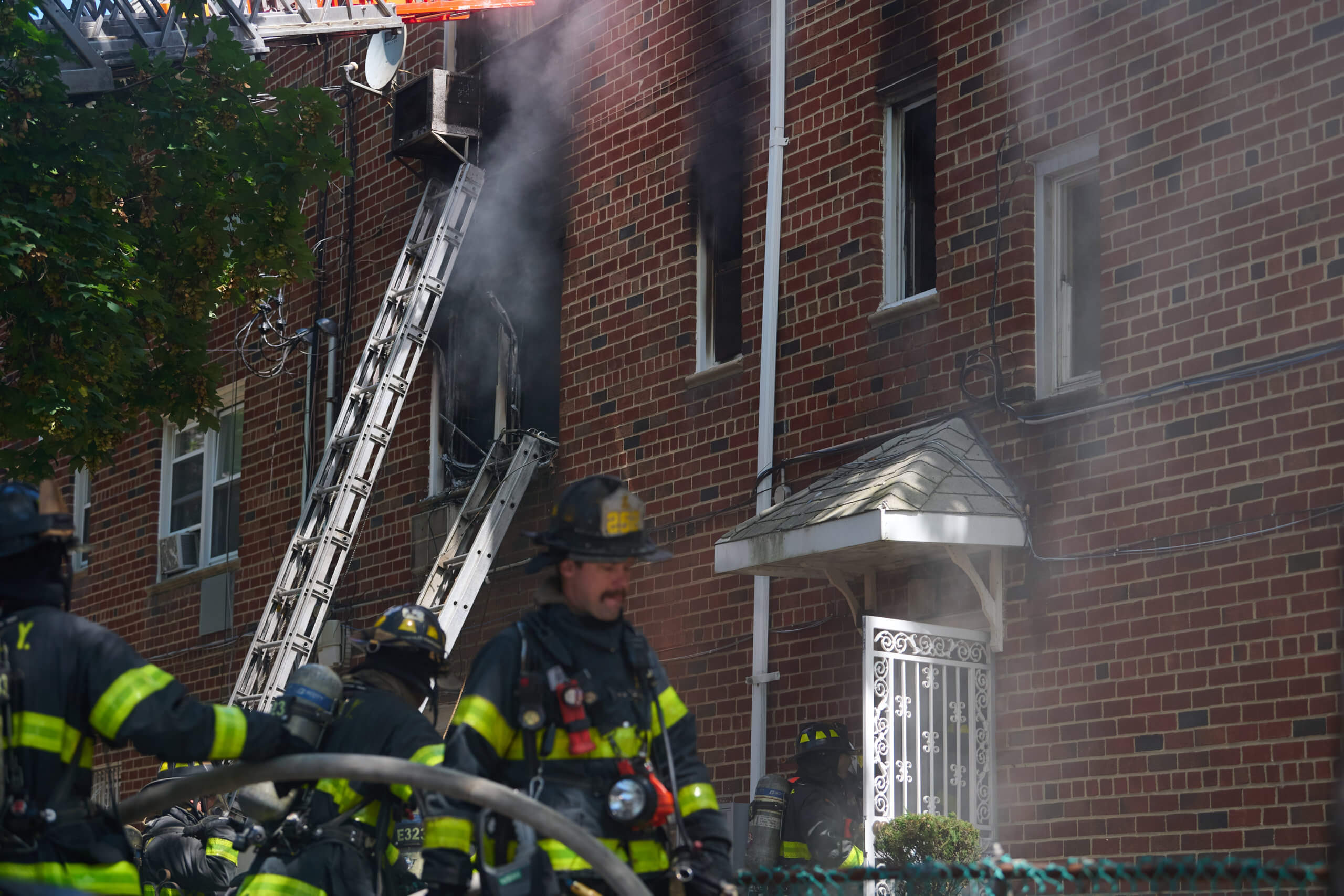 Brooklyn blaze leaves one man critically injured: FDNY 6