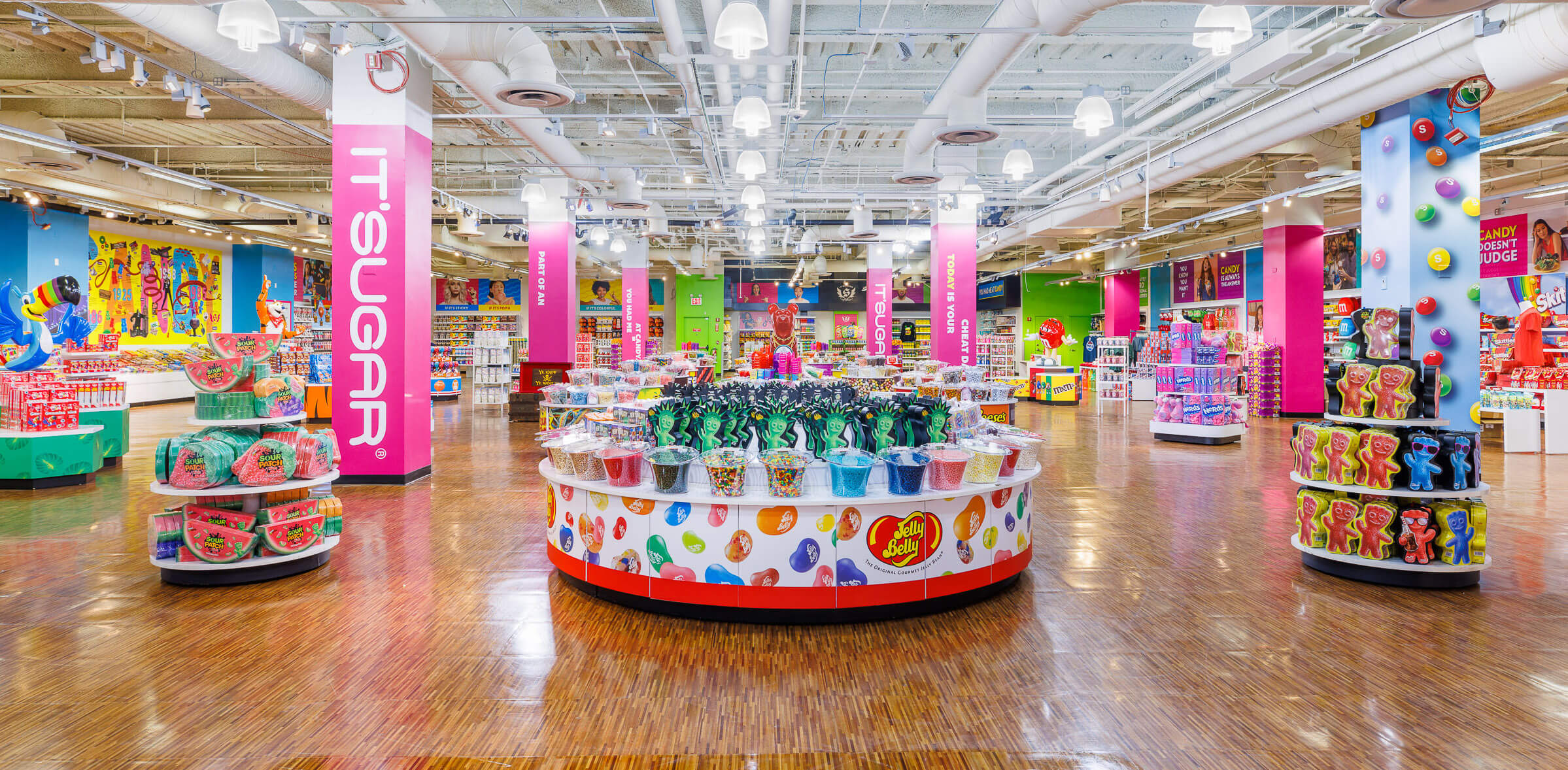 IT'SUGAR opens new two-story flagship in Times Square 6 IT'SUGAR